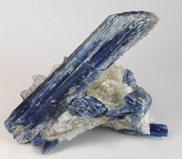 Image of kyanite mineral